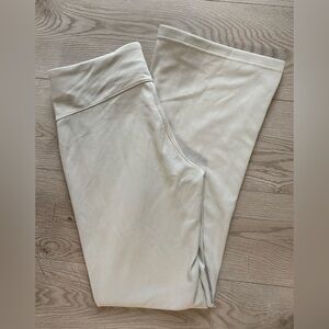 Lululemon Ribbed Softstreme Flared Pant
Regular